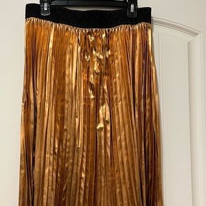 Lularoe size L. Mini pleats metallic gold long skirt. Great condition.